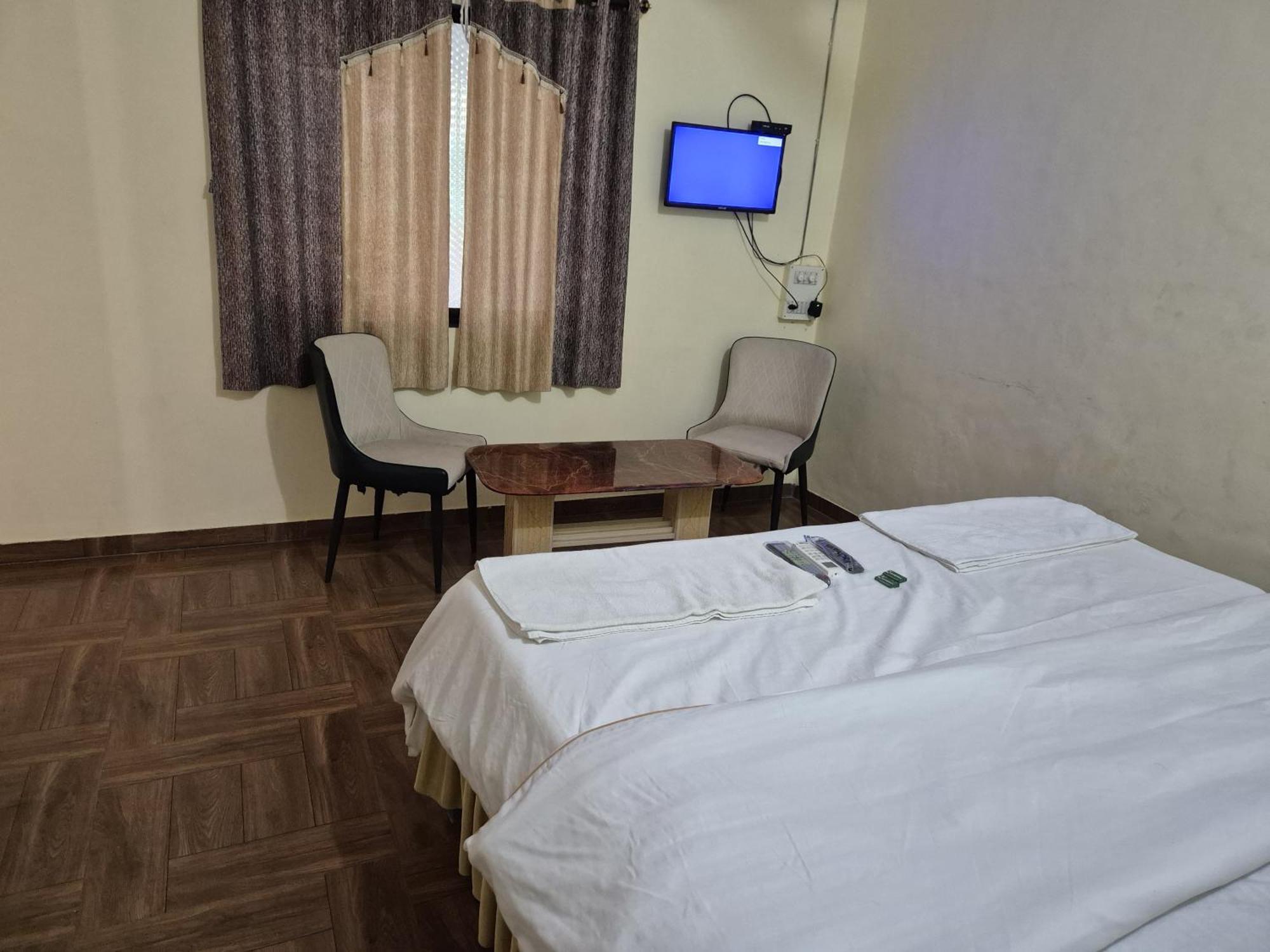 Humming Bird Beach Resorts Alībāg Ngoại thất bức ảnh